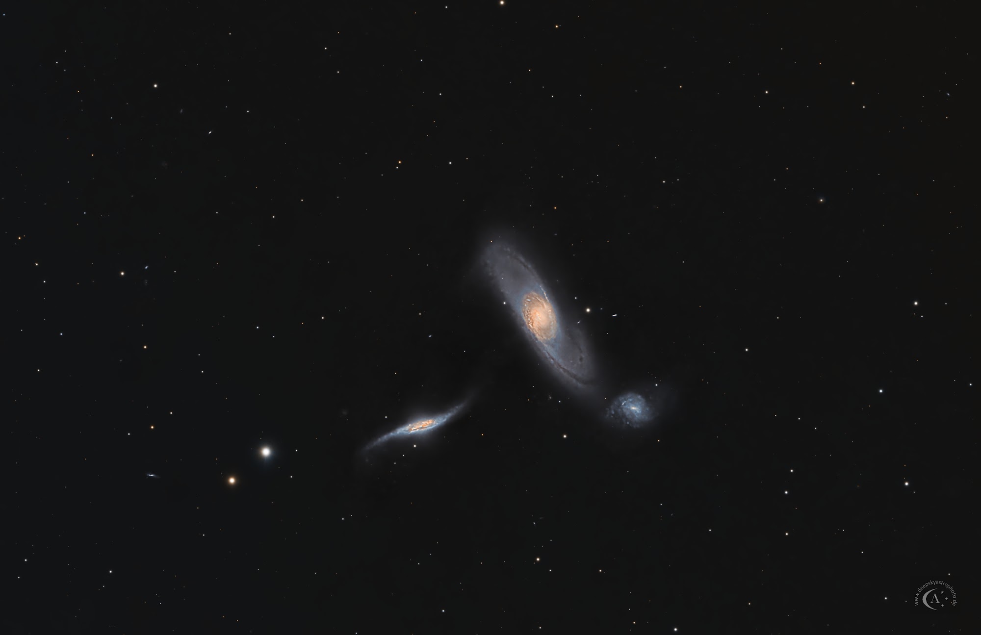 Arp 286 – NGC 5560, NGC 5566 und NGC 5569