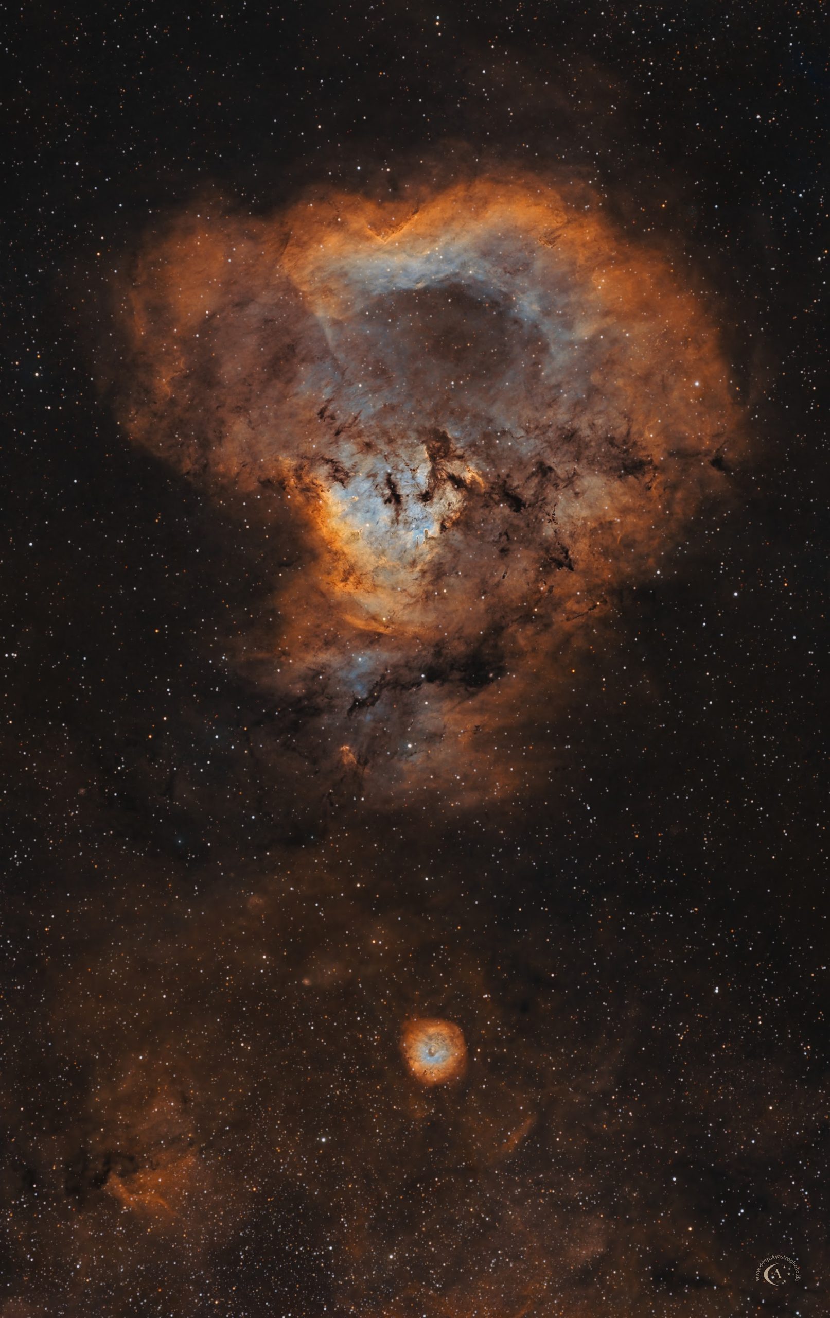 Fragezeichennebel NGC 7822 mit kleinem Rosettennebel