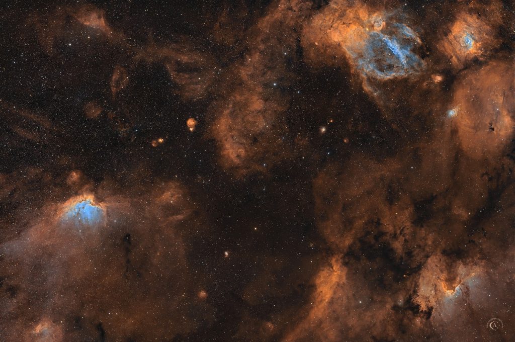 Hummerscherennebel (SH 2-157) – Blasennebel (NGC 7635) – Höhlennebel (SH 2-155) – Wizardnebel (NGC 7380)
